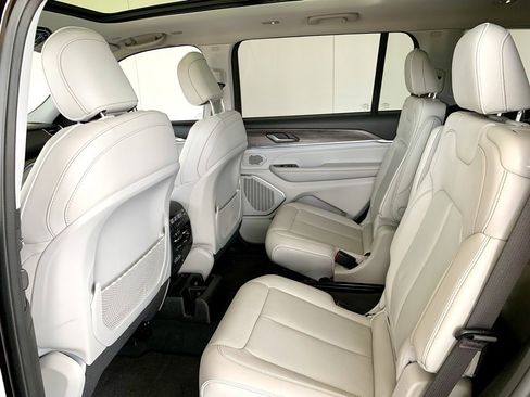 Used 2023 Jeep Grand Cherokee L Overland image 15