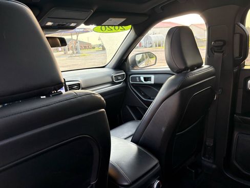 Used 2020 Ford Explorer XLT w/ Equipment Group 202A AWD/4WD image 36