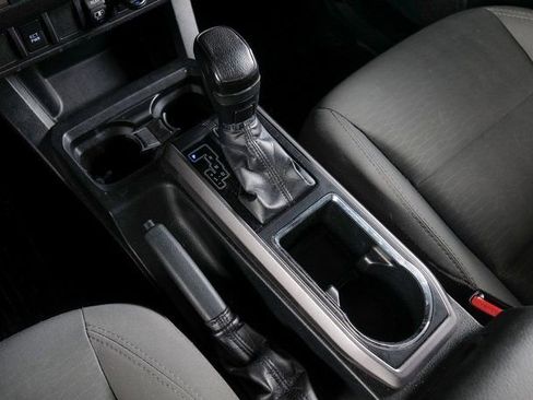 Used 2018 Toyota Tacoma SR5 image 13