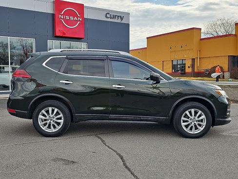 Used 2018 Nissan Rogue SV image 7