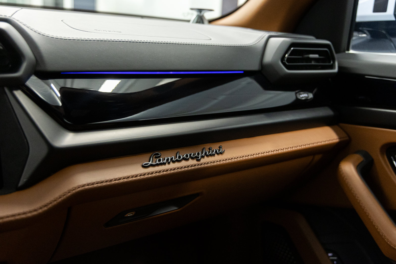 Used 2026 Lamborghini Urus S AWD/4WD image 44