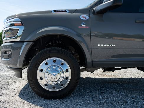 New 2026 RAM 4500 4x4 Crew Cab DRW w/ Laramie Trim Package image 4