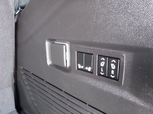 Used 2023 Chevrolet Tahoe High Country image 7