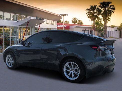 Used 2021 Tesla Model Y Long Range AWD/4WD image 5
