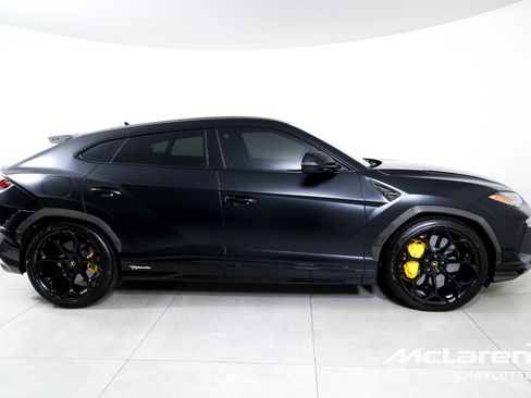 Used 2024 Lamborghini Urus Performante AWD/4WD image 9