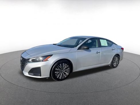 Used 2024 Nissan Altima 2.5 SV image 8