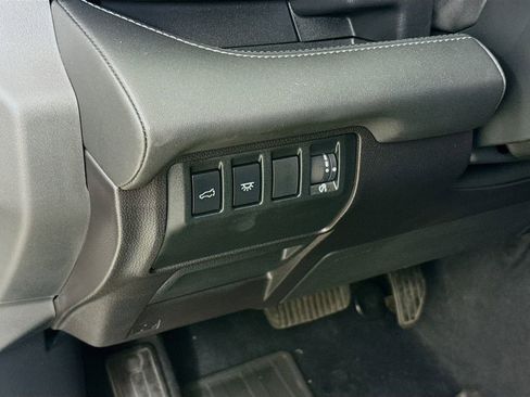 Used 2024 Subaru Ascent Limited AWD/4WD image 12
