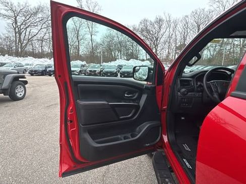 Used 2024 Nissan Titan PRO-4X w/ Pro-4x Convenience Package image 15