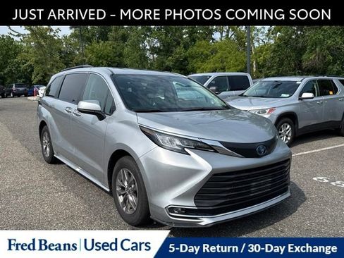 Used 2023 Toyota Sienna XLE w/ XLE Plus Package AWD/4WD image 1