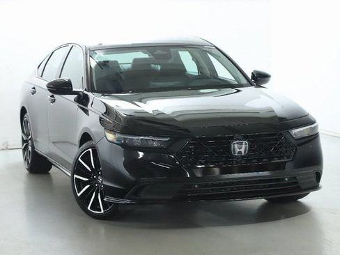 Used 2025 Honda Accord Touring image 2