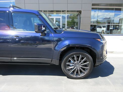 Used 2026 Lexus GX 550 w/ Cold Area Package AWD/4WD image 12