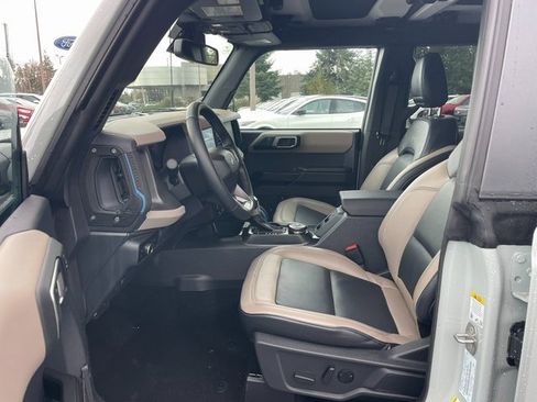 Used 2024 Ford Bronco Wildtrak image 16