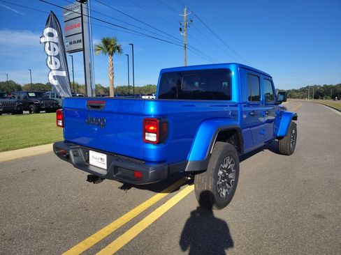 New 2025 Jeep Gladiator Sport w/ Premium Package image 8