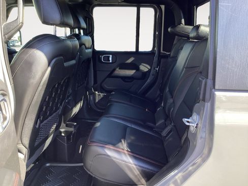 Used 2021 Jeep Gladiator Rubicon w/ Cold Weather Group image 26