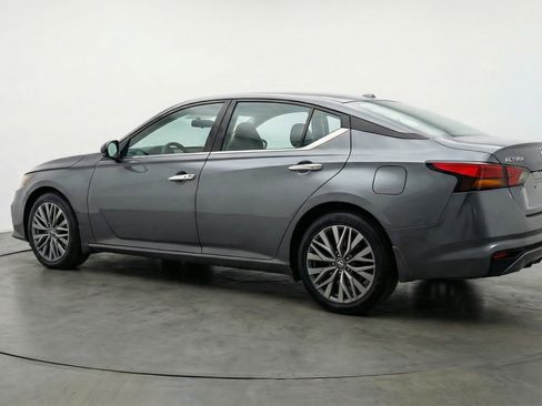 Used 2025 Nissan Altima 2.5 SV image 6