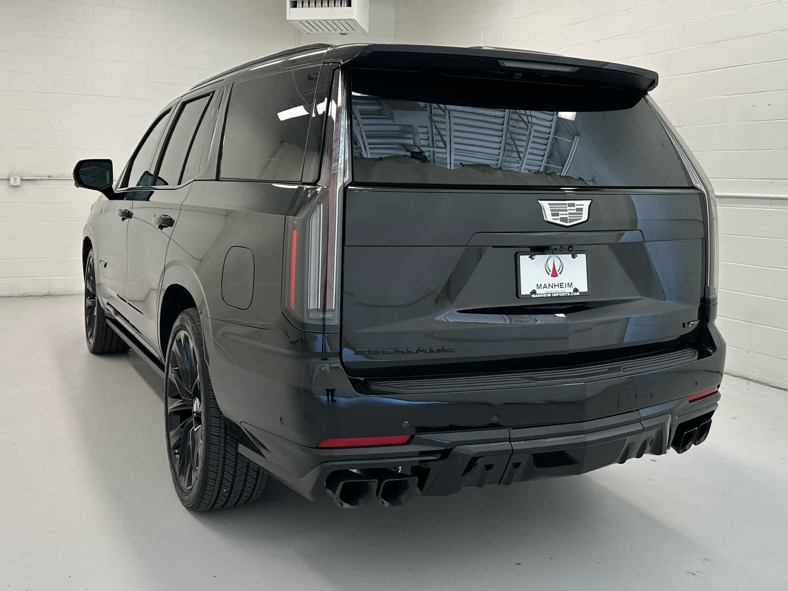 Used 2026 Cadillac Escalade V w/ LPO, ONYX Package AWD/4WD image 8
