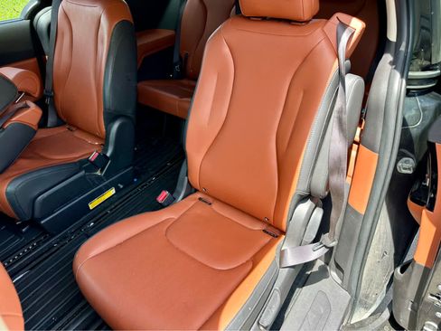 Used 2023 Kia Carnival SX FWD image 12