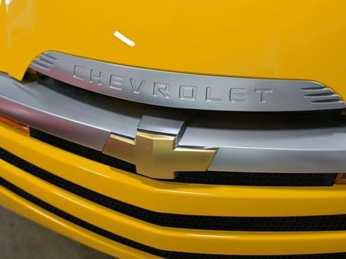 Used 2005 Chevrolet SSR w/ Preferred Equipment Group RWD image 5
