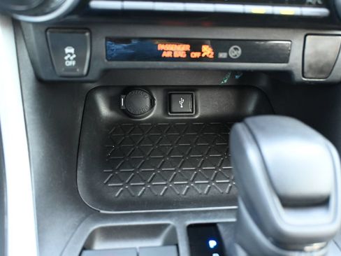 Used 2022 Toyota RAV4 LE FWD image 16
