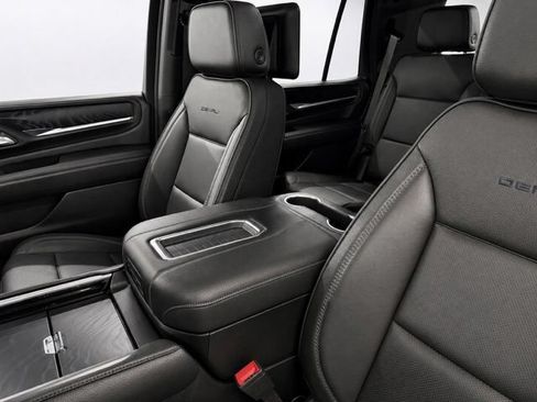 Used 2023 GMC Yukon Denali w/ Advanced Technology Package AWD/4WD image 33