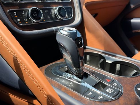 Used 2023 Bentley Bentayga AWD/4WD image 87