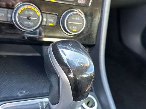 Used 2024 Volkswagen Jetta SE FWD image 23