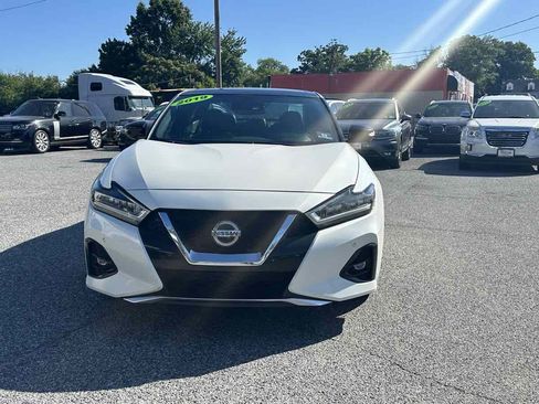 Used 2019 Nissan Maxima SR w/ Premium Package FWD image 3