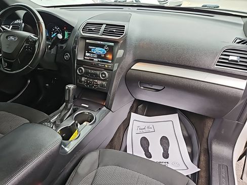 Used 2016 Ford Explorer XLT w/ Equipment Group 201A image 27