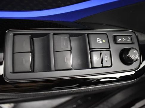 Used 2022 Toyota C-HR XLE image 21