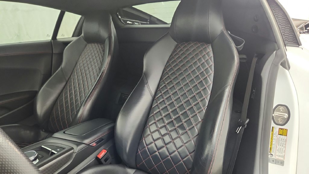 Used 2017 Audi R8 V10 w/ Carbon Exterior Package AWD/4WD image 34