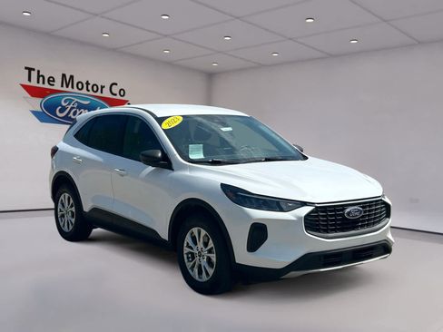 Used 2023 Ford Escape Active AWD/4WD image 3