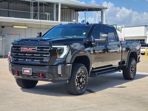 Used 2024 GMC Sierra 2500 AT4 w/ AT4 Preferred Package AWD/4WD image 3