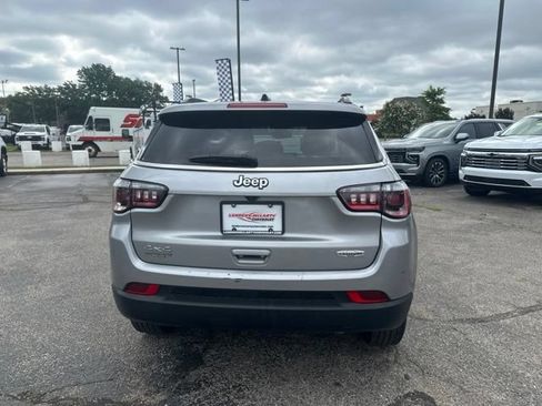 Used 2024 Jeep Compass Latitude AWD/4WD image 4