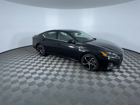 Used 2025 Nissan Altima 2.5 SR AWD/4WD image 2