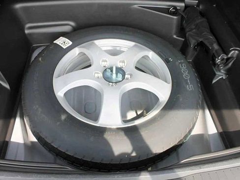 Used 2023 Jeep Grand Cherokee Laredo image 33