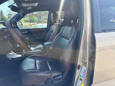 Used 2017 Toyota Tacoma Limited w/ Tow Package image 8