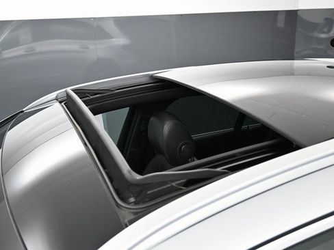 Used 2020 Mercedes-Benz GLC 350e GLC 350e image 11