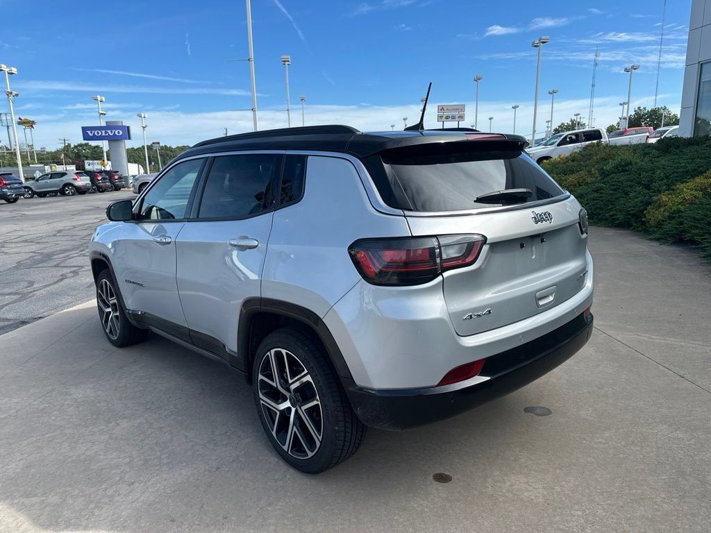 Used 2025 Jeep Compass Limited w/ Elite Group AWD/4WD image 7