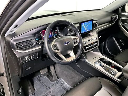 Used 2022 Ford Explorer XLT w/ Equipment Group 202A image 13