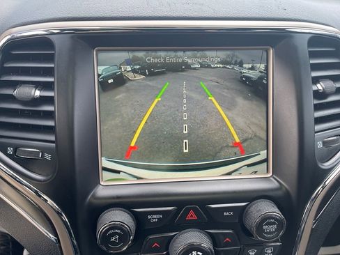 Used 2017 Jeep Grand Cherokee Limited image 26