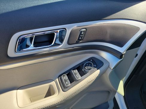 Used 2013 Ford Explorer XLT image 6