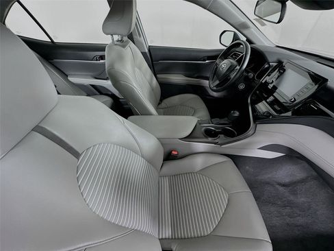 Used 2024 Toyota Camry SE image 25