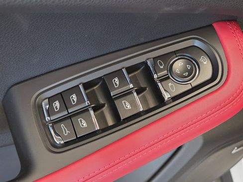 New 2026 Porsche Macan AWD/4WD image 15
