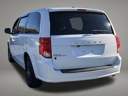 Used 2016 Dodge Grand Caravan SE FWD image 3