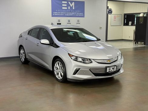 Used 2017 Chevrolet Volt Premier w/ Driver Confidence II Package image 2