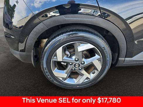 Used 2022 Hyundai Venue SEL FWD image 43