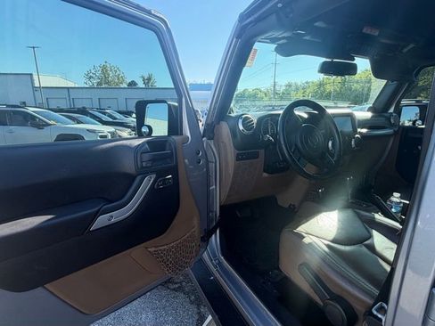 Used 2014 Jeep Wrangler Unlimited Rubicon w/ Dual Top Group AWD/4WD image 13