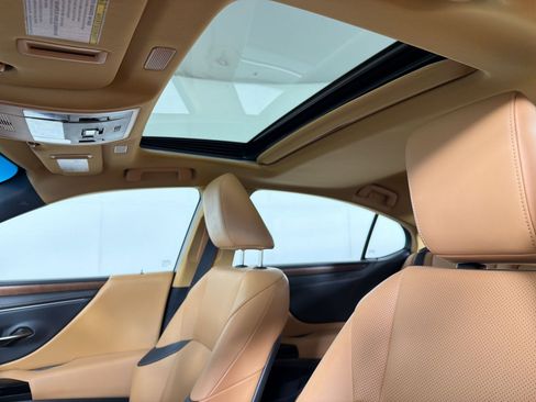 Used 2024 Lexus ES 350 w/ Premium Package image 16