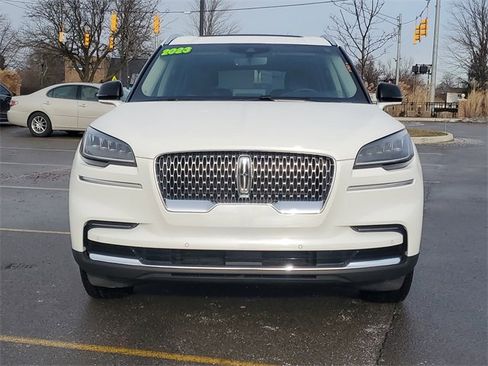 Used 2023 Lincoln Aviator AWD w/ Premium Package image 2