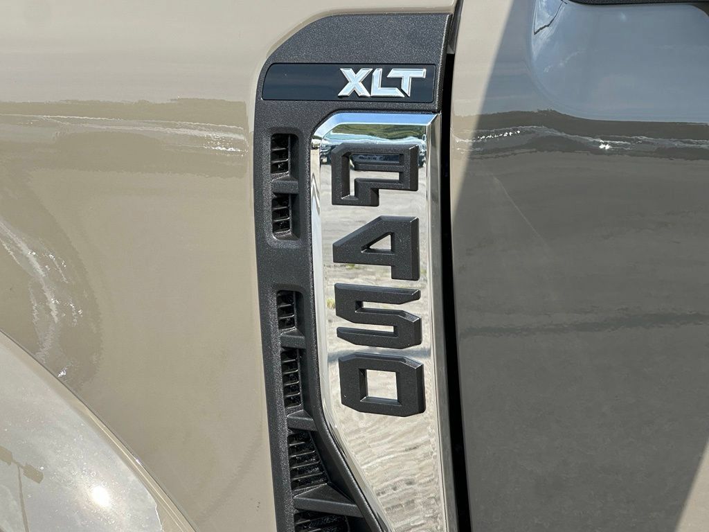 New 2026 Ford F450 XLT w/ FX4 Off-Road Package AWD/4WD image 29